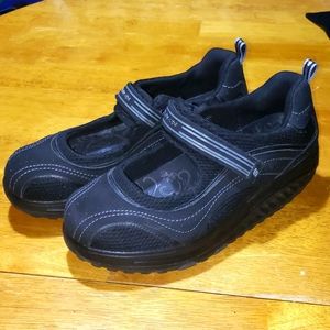 Sketchers Shape-ups sz10 black 11807 gently worn